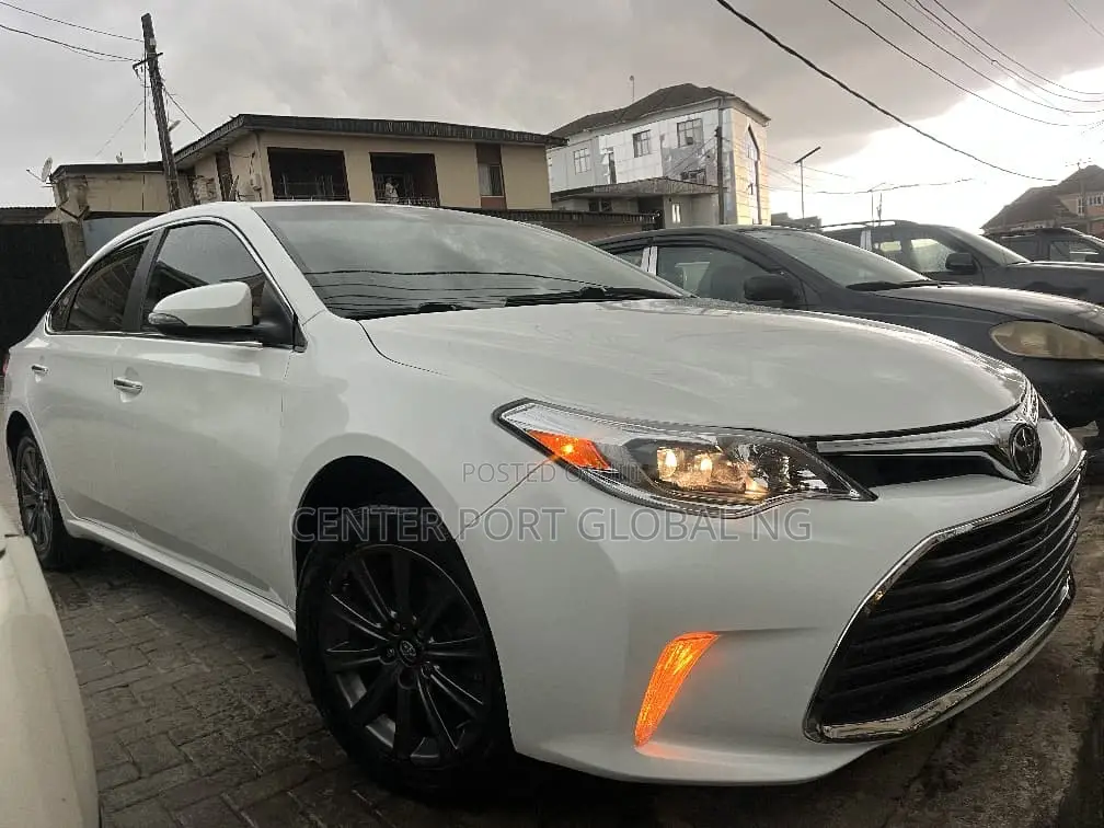 Toyota Avalon XLE 4dr Sedan (3.5L 6cyl 6A) 2015 White