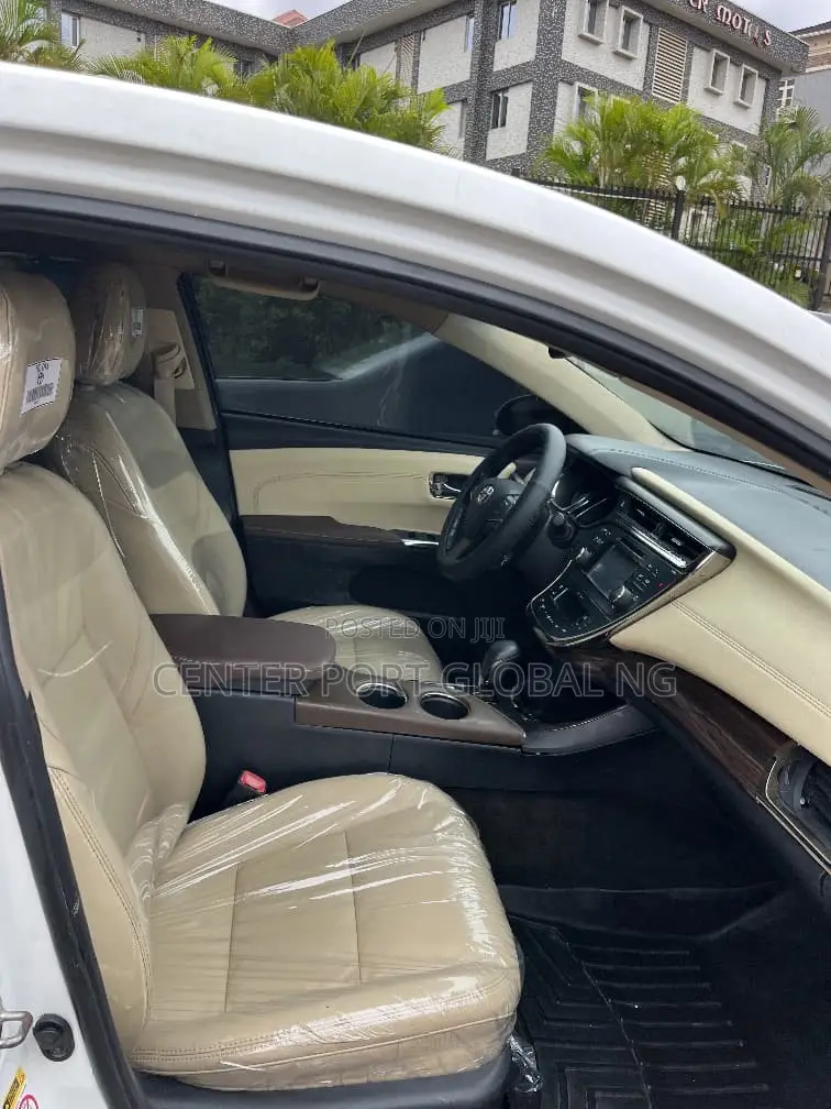 Toyota Avalon XLE 4dr Sedan (3.5L 6cyl 6A) 2015 White