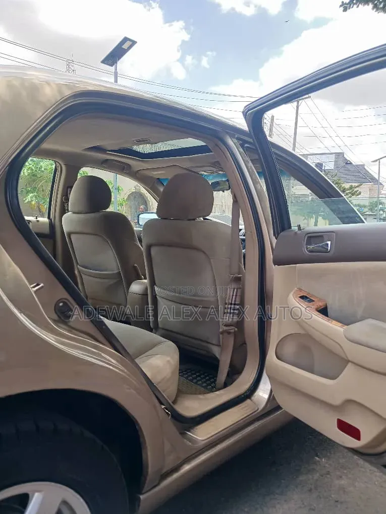Honda Accord 2005 Gold