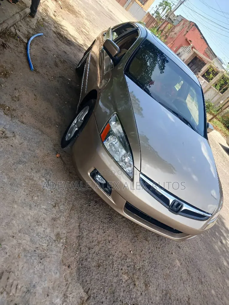Honda Accord 2005 Gold