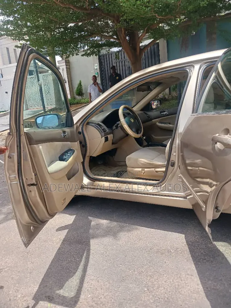 Honda Accord 2005 Gold