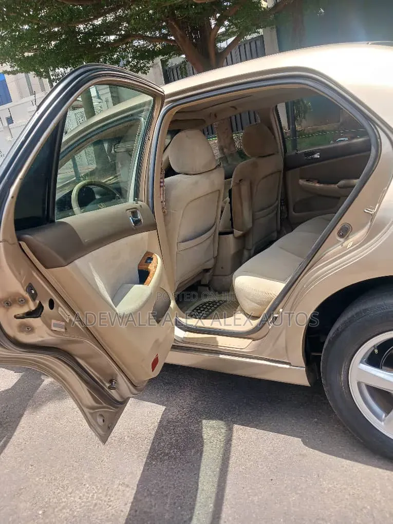 Honda Accord 2005 Gold
