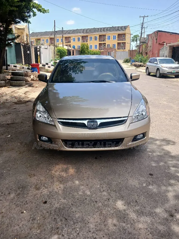 Honda Accord 2005 Gold