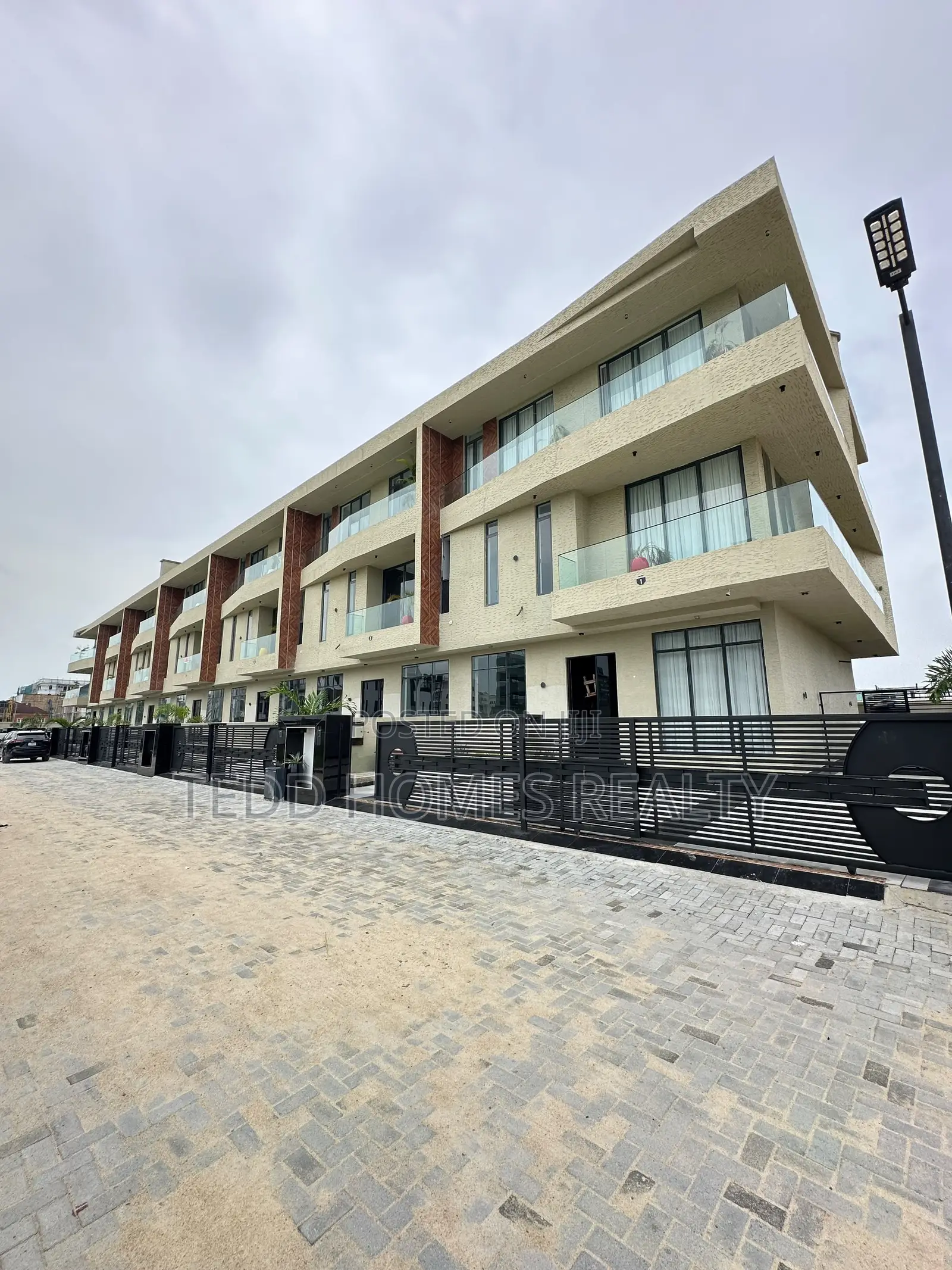 5bdrm Duplex in Lekki for sale
