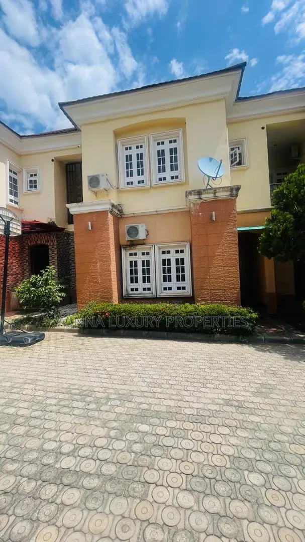6bdrm Townhouse / Terrace in Garki 2 for rent