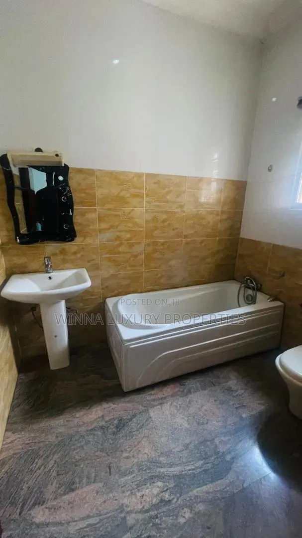 6bdrm Townhouse / Terrace in Garki 2 for rent