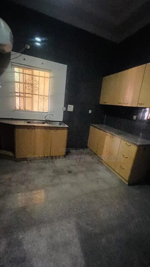 6bdrm Townhouse / Terrace in Garki 2 for rent