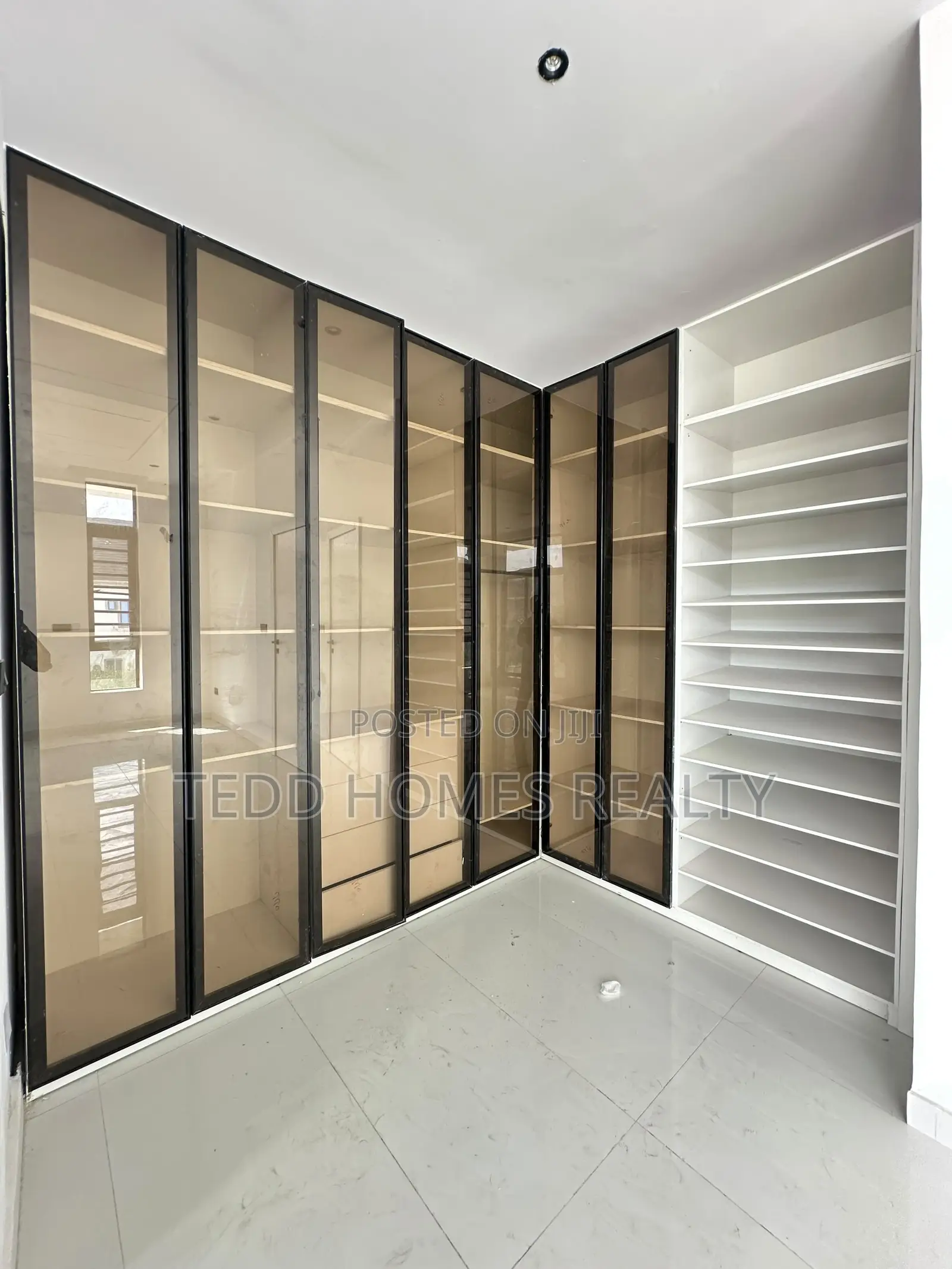 4bdrm Duplex in Ikota for sale