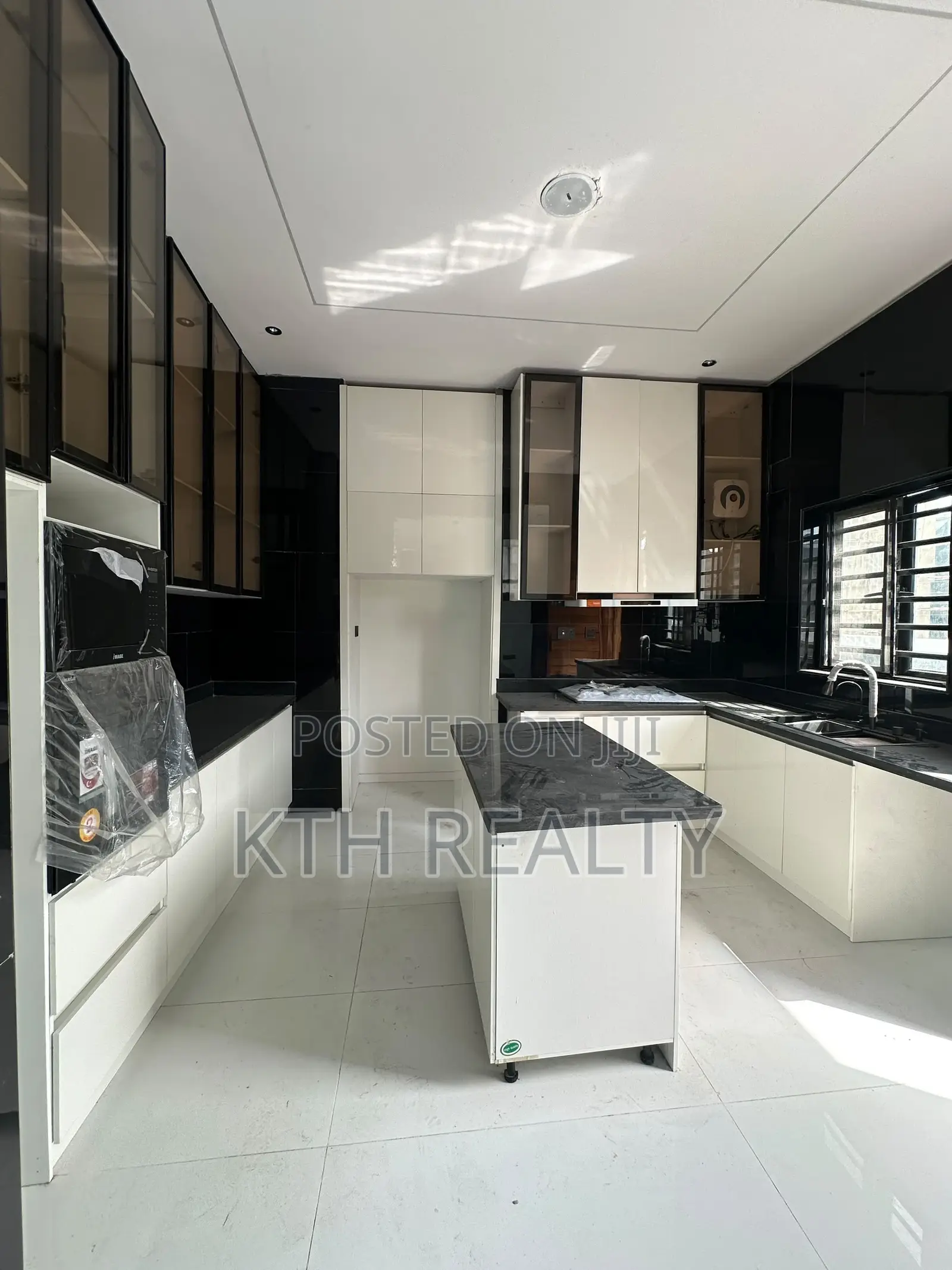 4bdrm Duplex in Ikota for sale