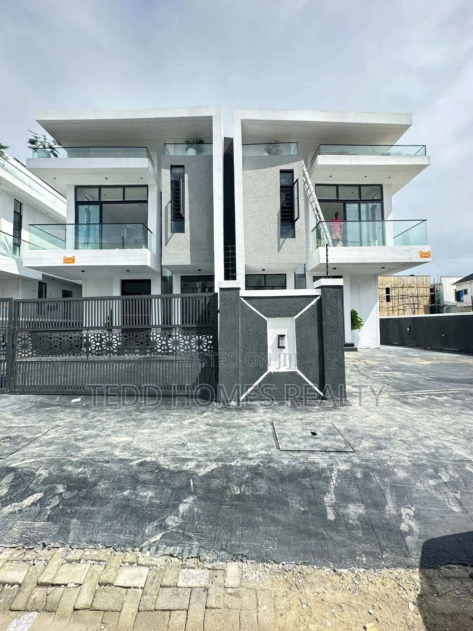4bdrm Duplex in Ikota for sale