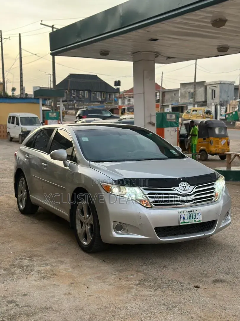 Toyota Venza 2011 Silver