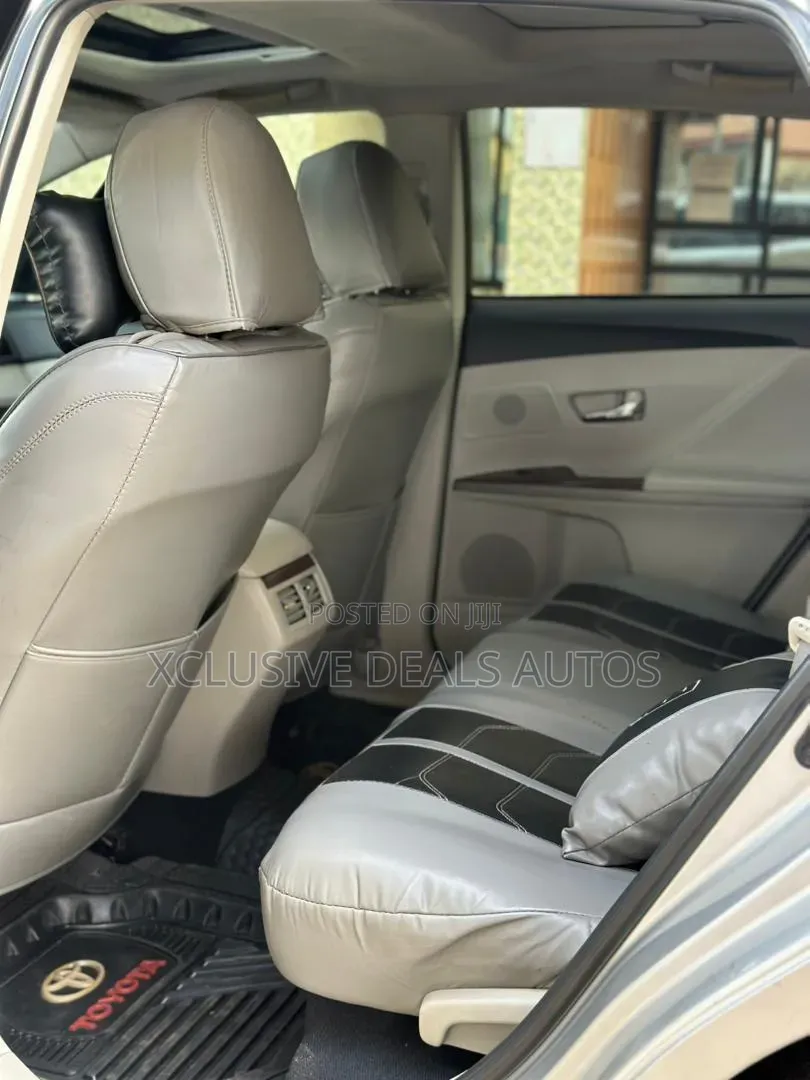 Toyota Venza 2011 Silver