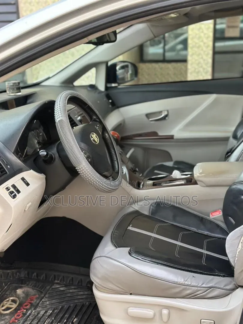 Toyota Venza 2011 Silver