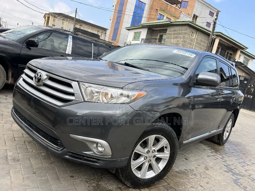 Toyota Highlander SE 2011 Gray