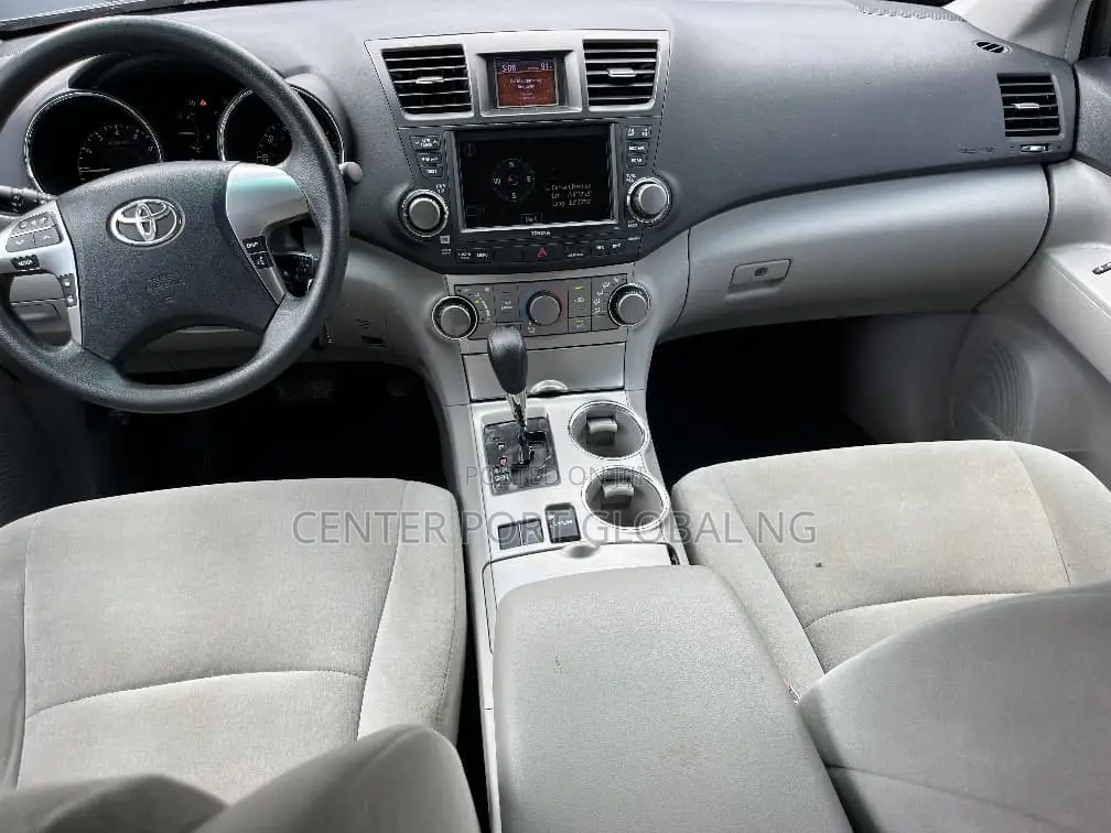 Toyota Highlander SE 2011 Gray