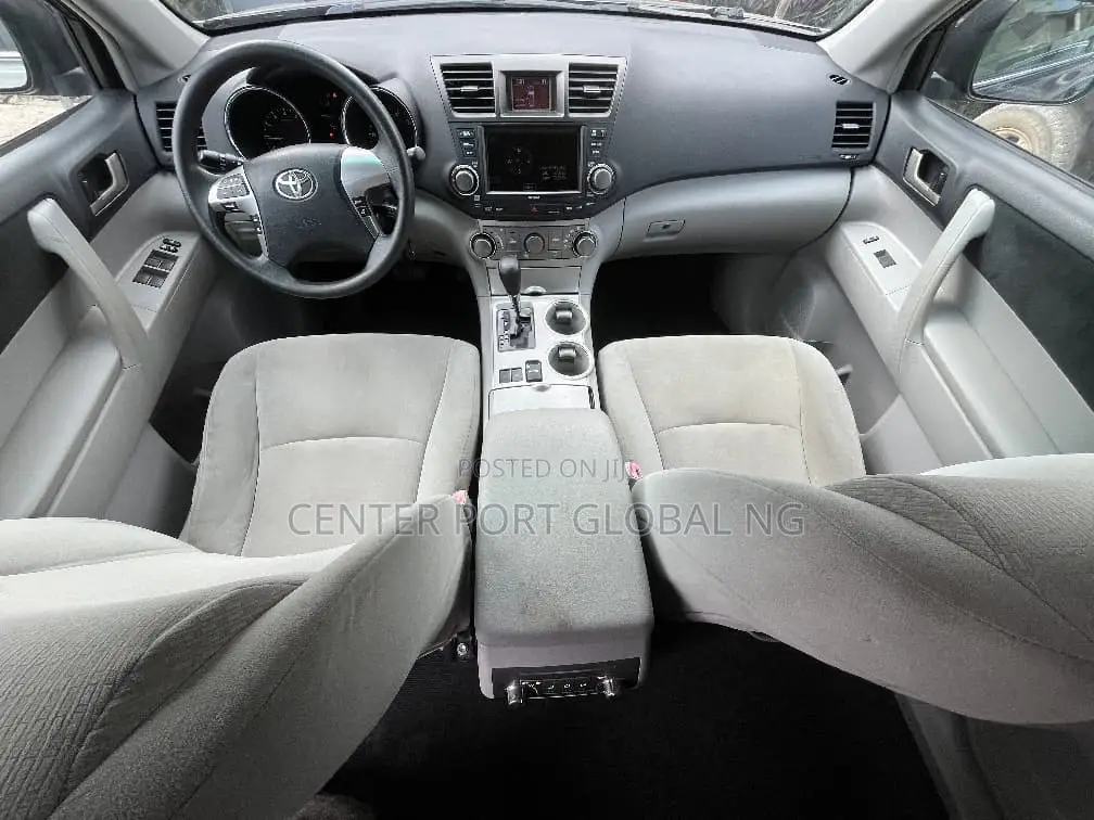 Toyota Highlander SE 2011 Gray