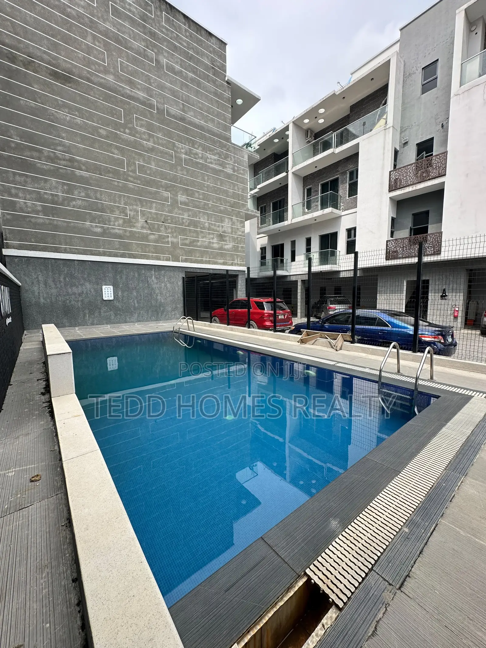 Furnished 2bdrm Penthouse in Lekki for sale