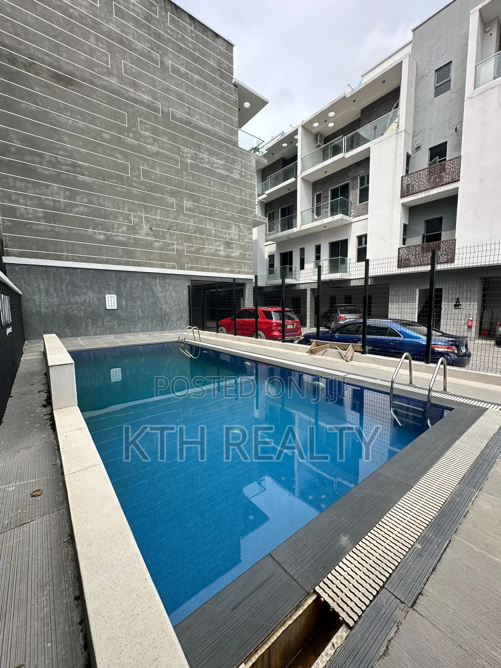 Furnished 2bdrm Penthouse in Lekki for sale