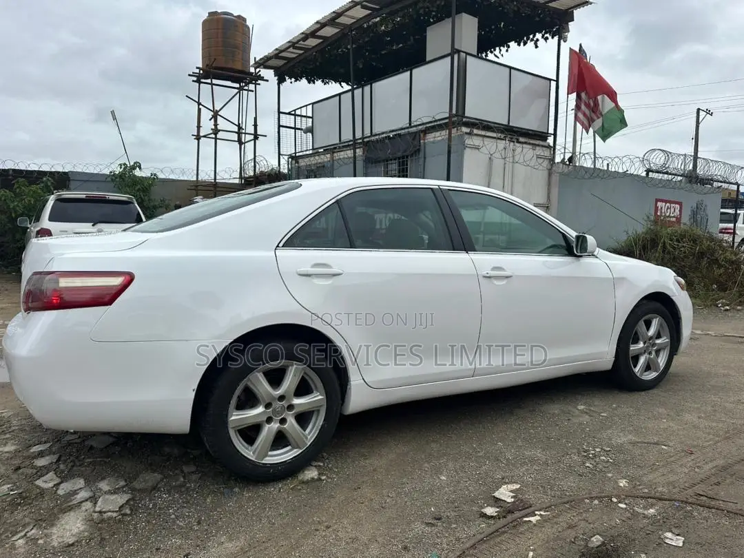Toyota Camry LE 4dr Sedan (2.4L 4cyl 5A) 2009 White
