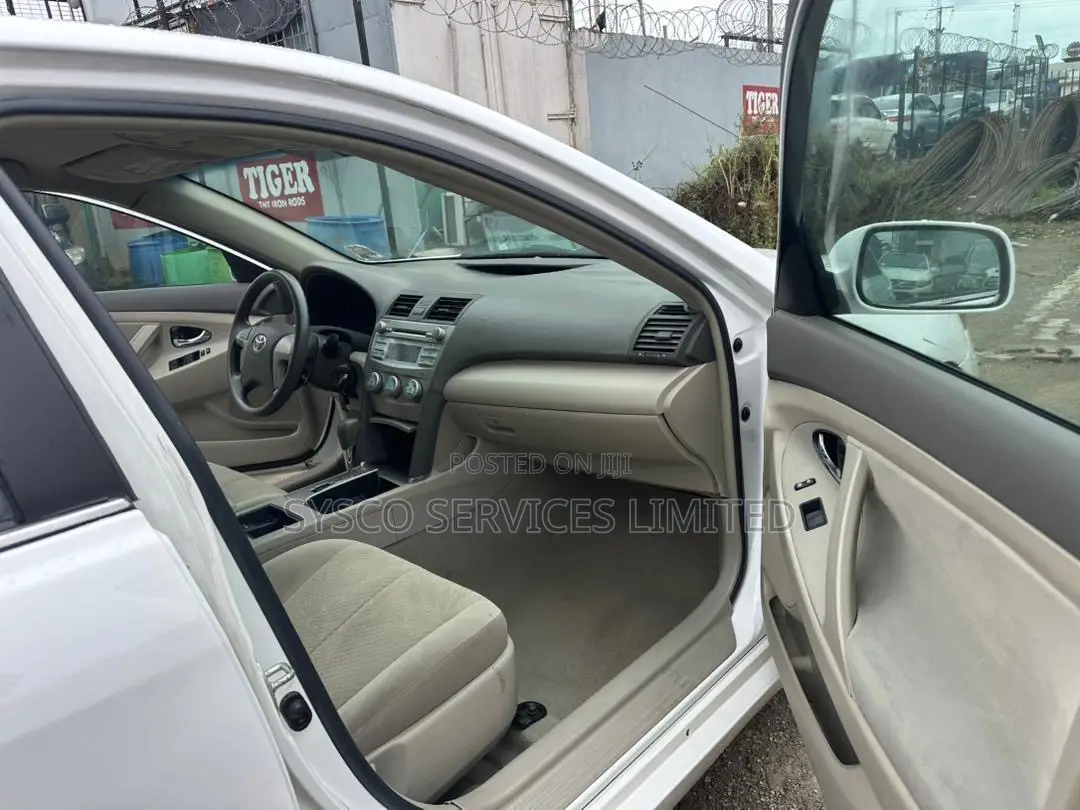 Toyota Camry LE 4dr Sedan (2.4L 4cyl 5A) 2009 White
