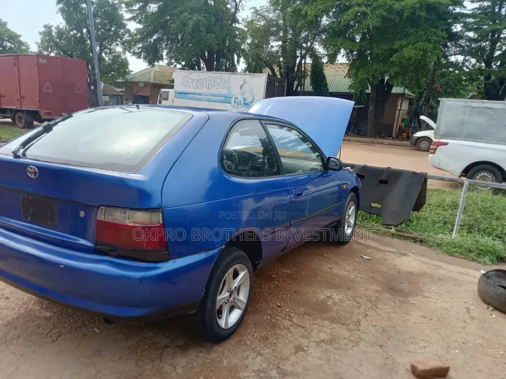 Toyota Corolla 1.6 Hatchback 1997 Blue