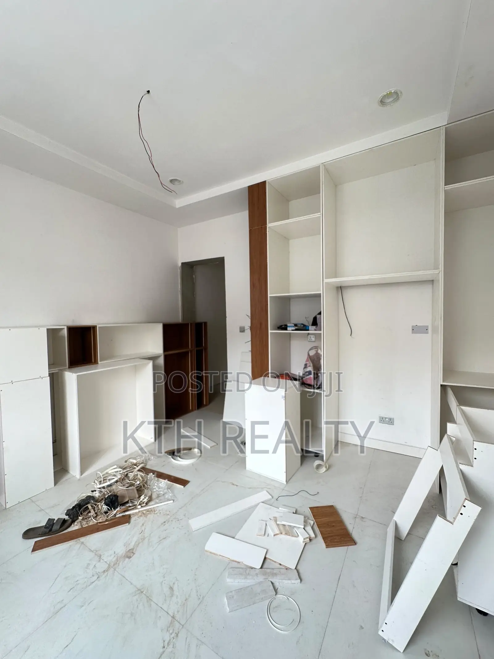 1bdrm Apartment in Ajah, Off Lekki-Epe Expressway for sale