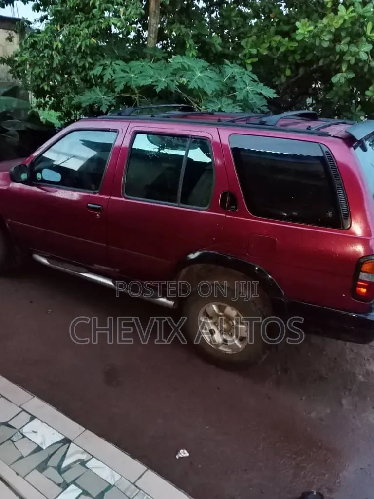 Nissan Pathfinder 1999 Burgundy