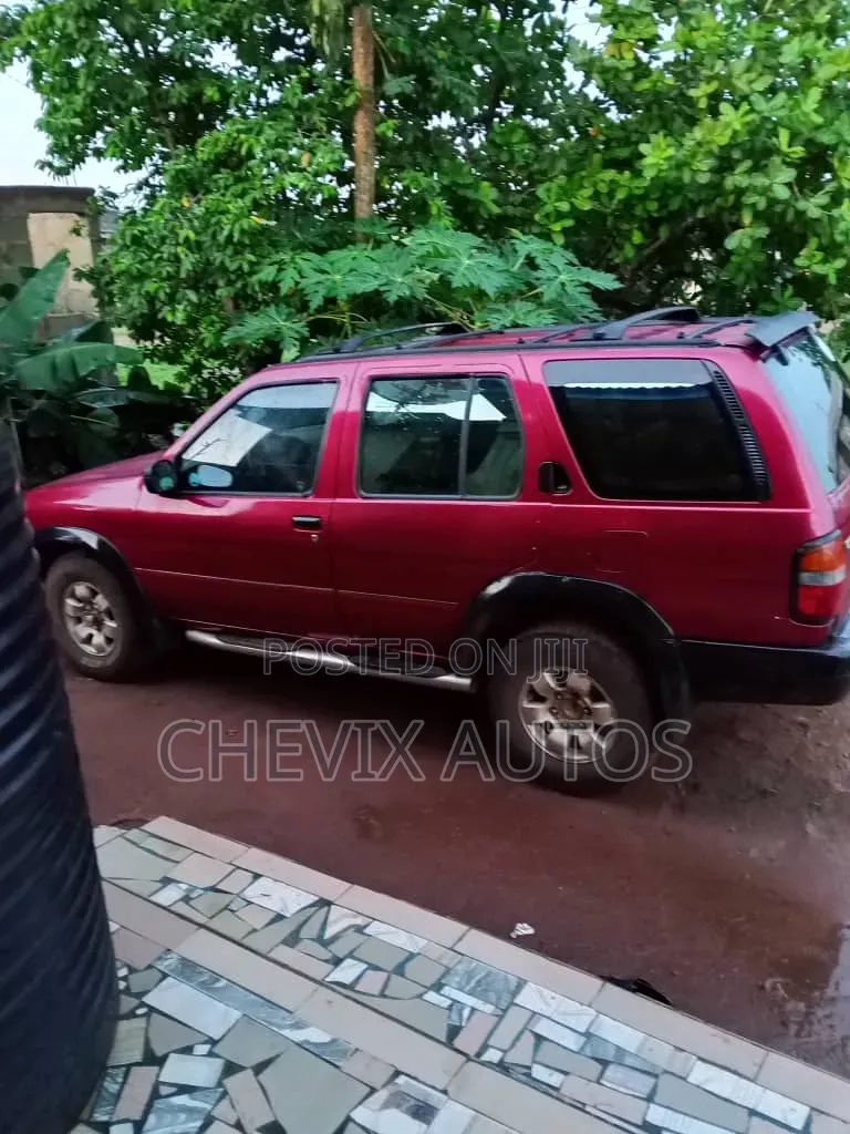 Nissan Pathfinder 1999 Burgundy