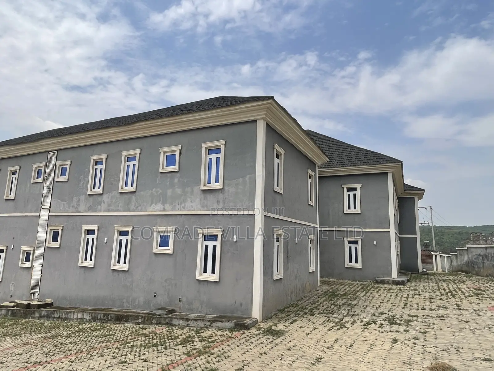 20bdrm Apartment in Apo Resettlement for sale