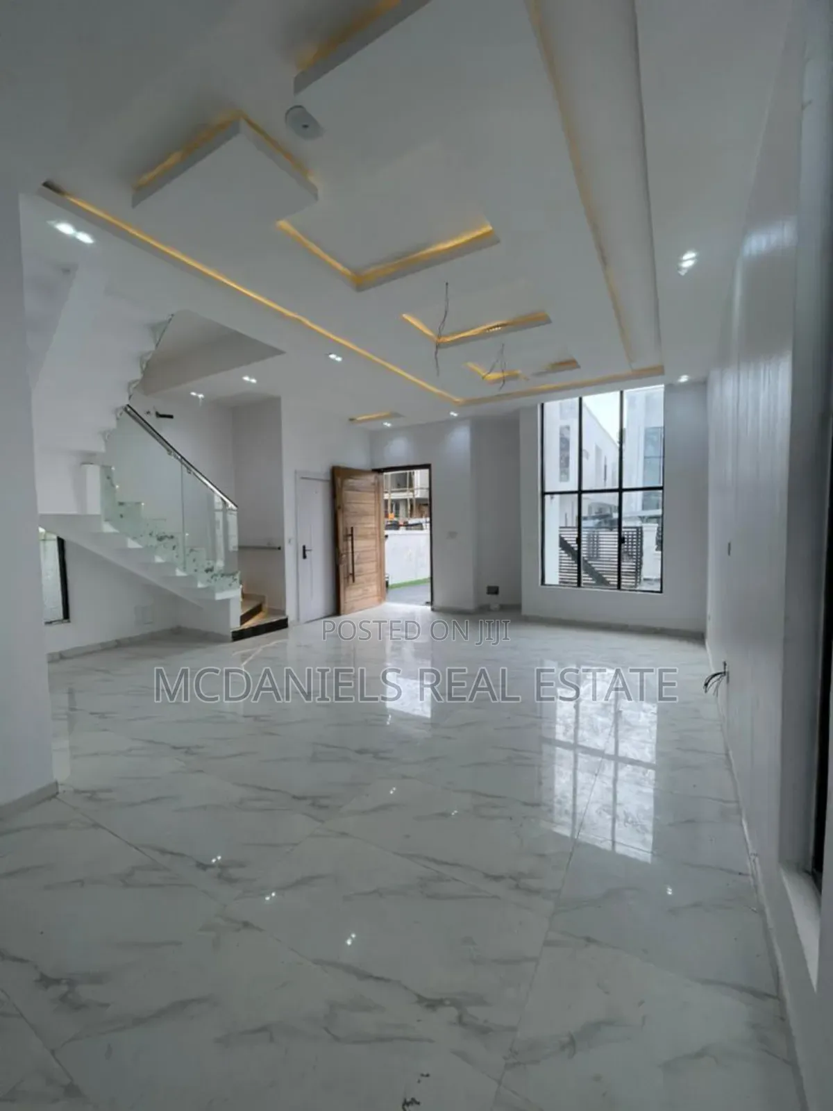 4bdrm Duplex in Chevron for sale