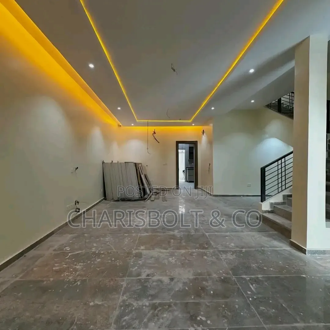 4bdrm Townhouse/Terrace in Jahi for sale