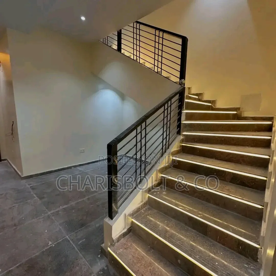 4bdrm Townhouse/Terrace in Jahi for sale