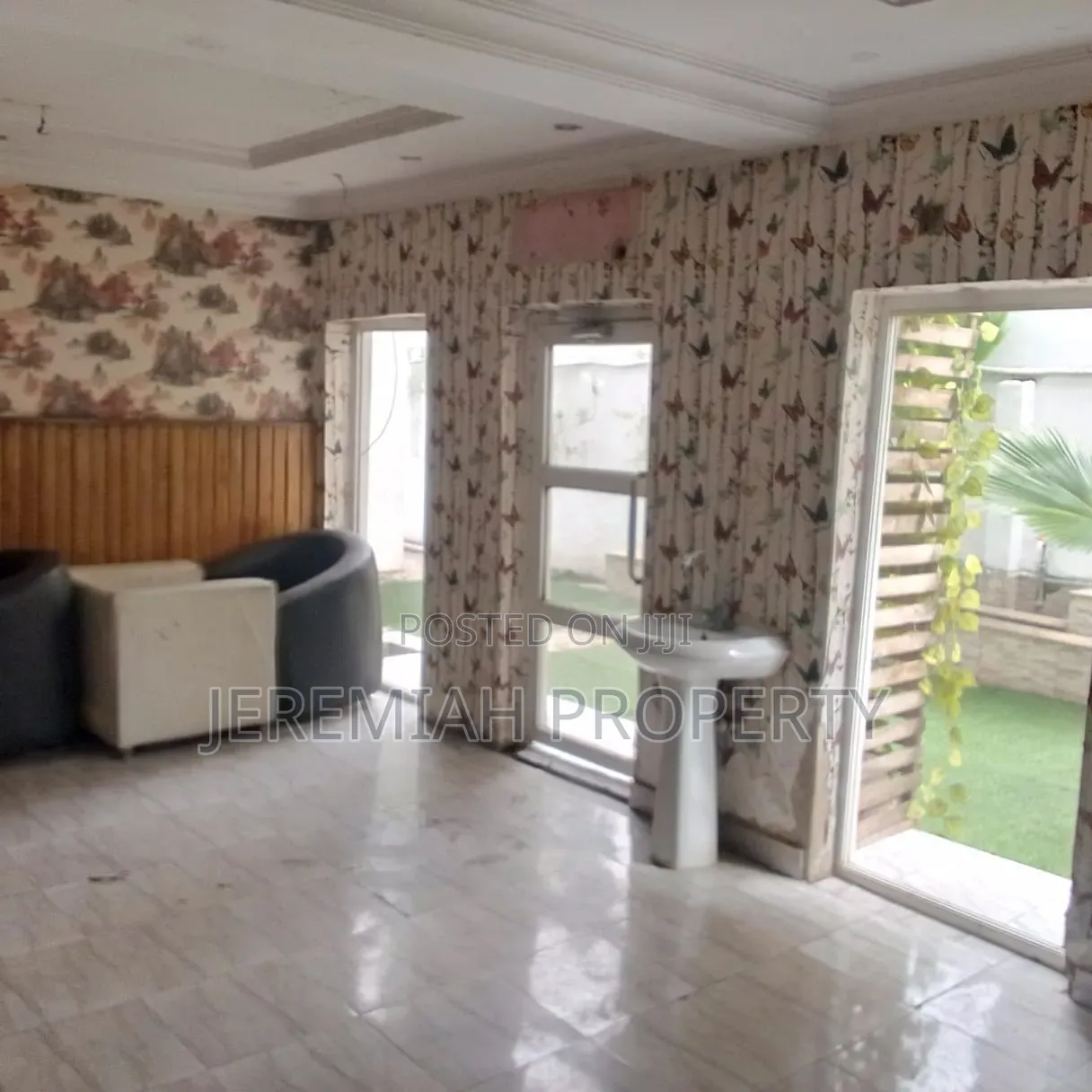 Lounge for Lease