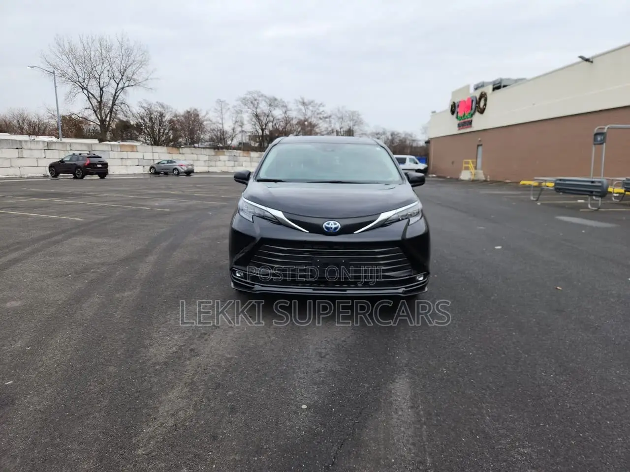 Toyota Sienna XLE 7-Passenger 2025 Black