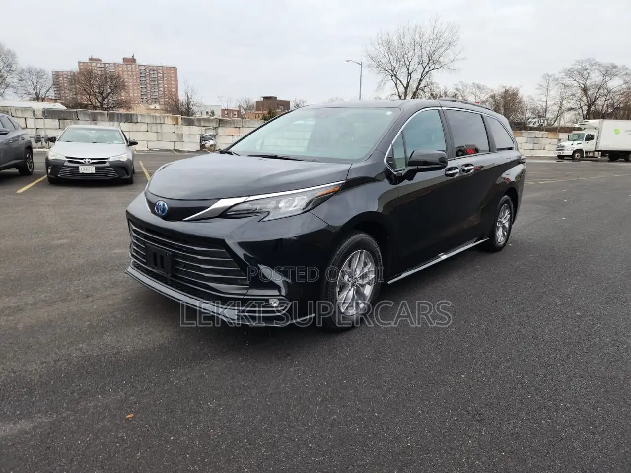 Toyota Sienna XLE 7-Passenger 2025 Black