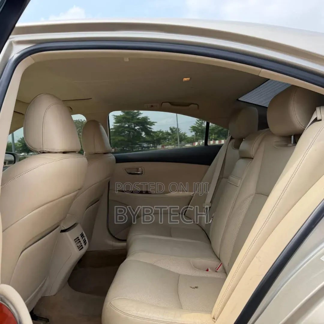 Lexus ES 350 2012 Gold