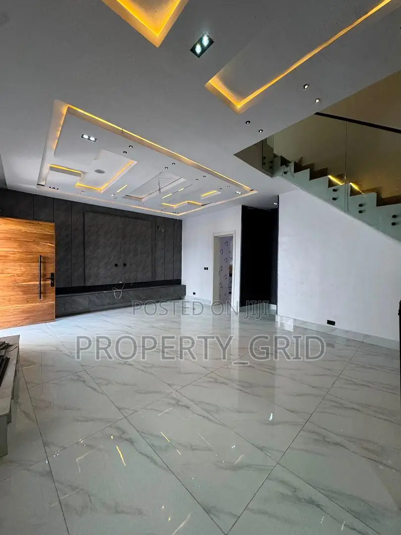 4bdrm Duplex in Thomas Estate for sale