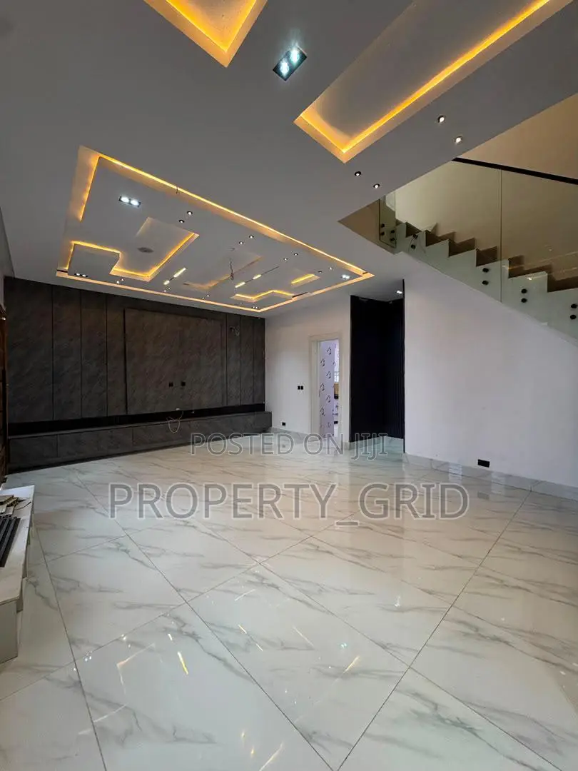 4bdrm Duplex in Thomas Estate for sale