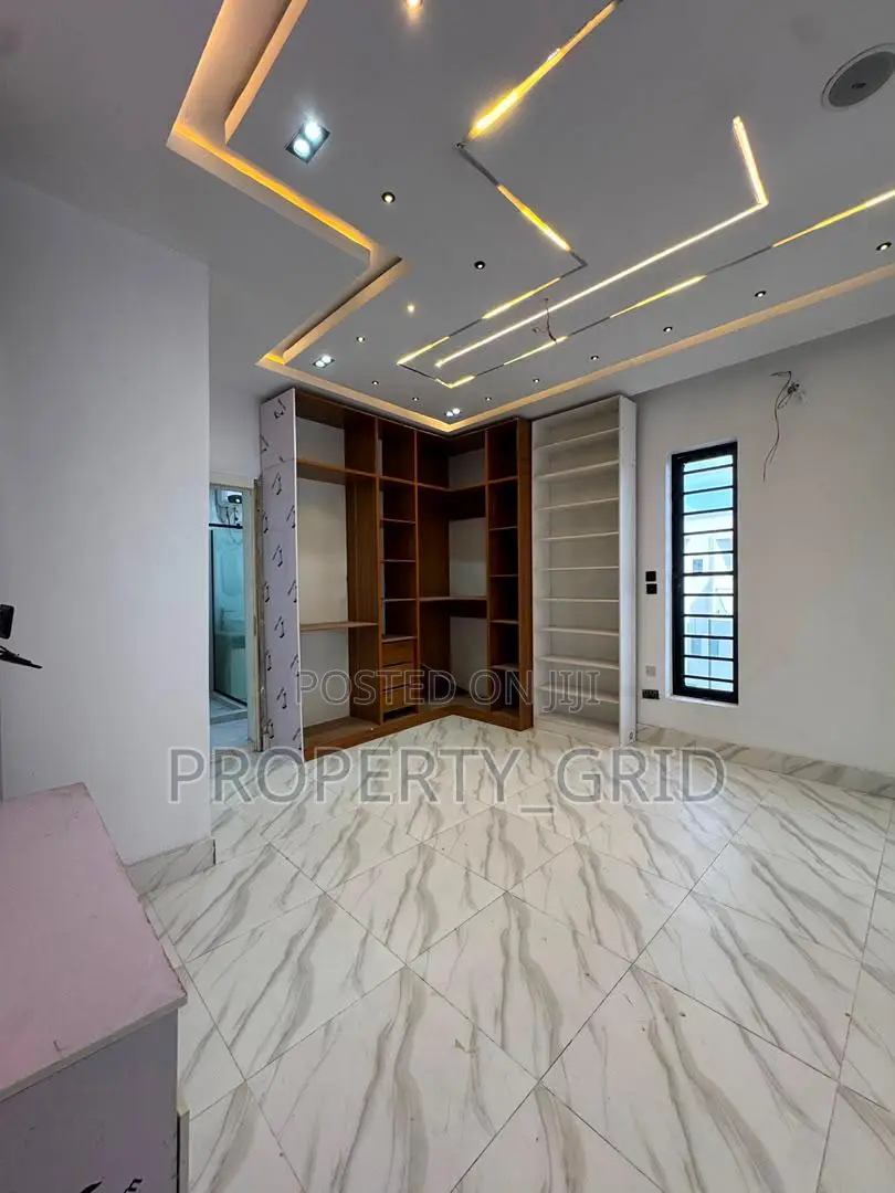4bdrm Duplex in Thomas Estate for sale