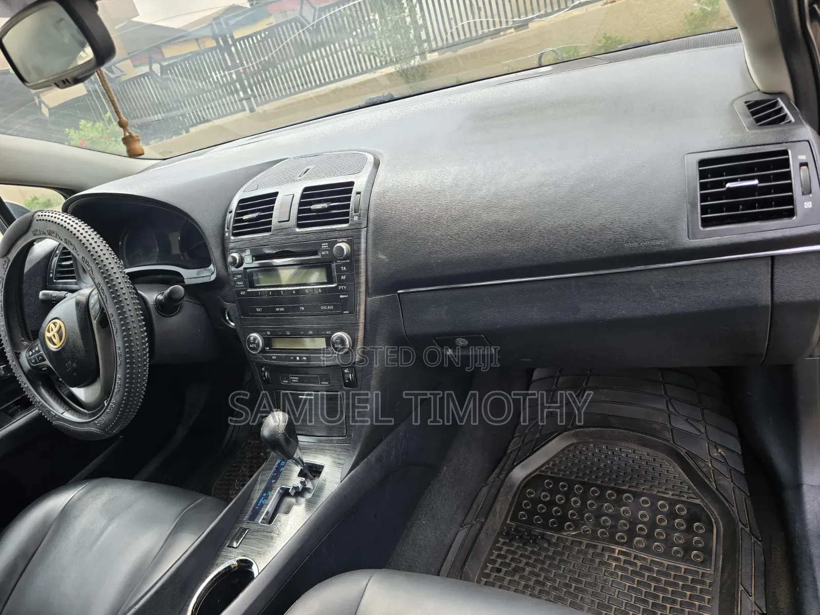 Toyota Avensis 2013 Black