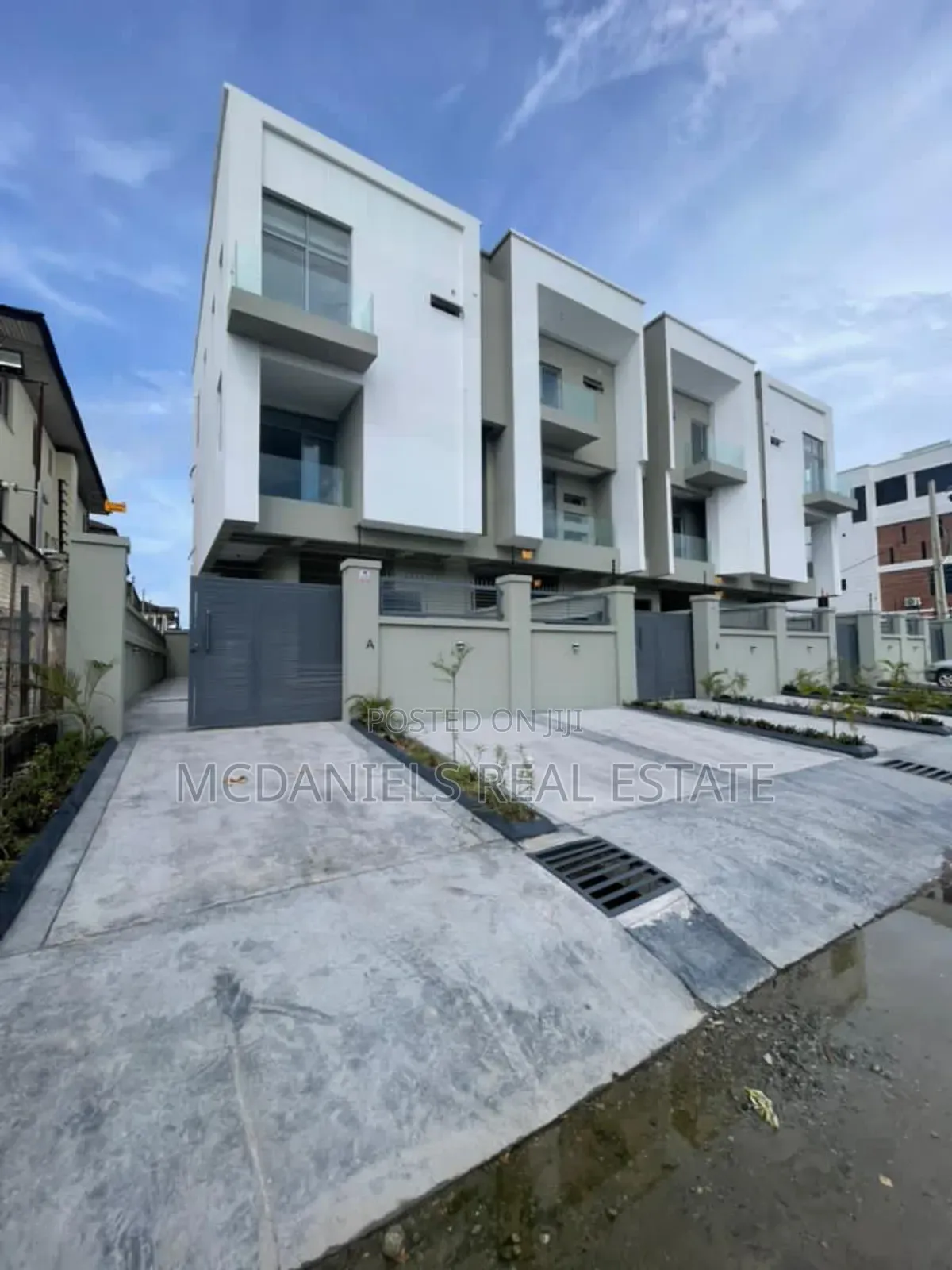 4bdrm Apartment in Lekki Phase 1 for sale