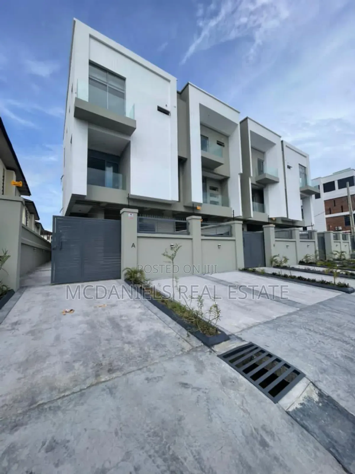 4bdrm Apartment in Lekki Phase 1 for sale
