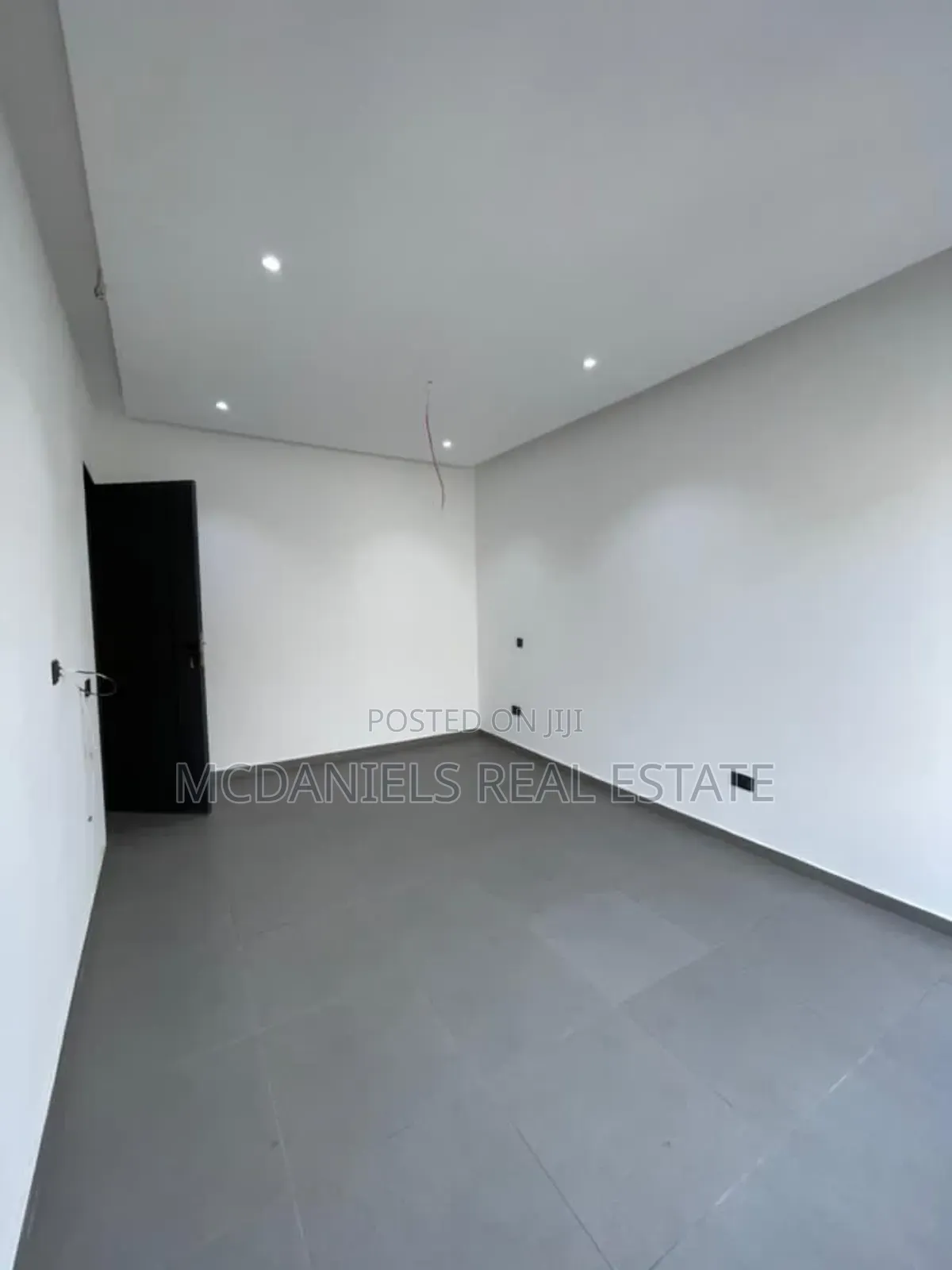 4bdrm Apartment in Lekki Phase 1 for sale