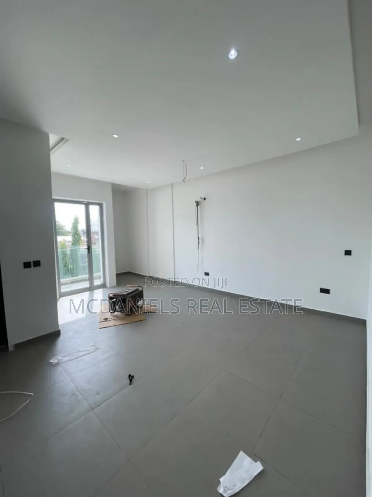 4bdrm Apartment in Lekki Phase 1 for sale
