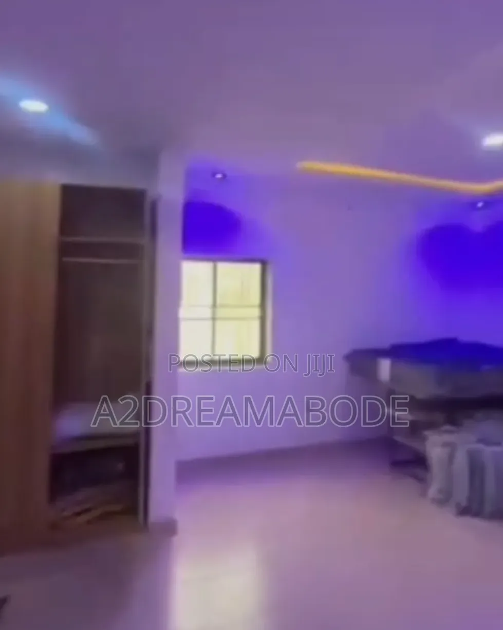 3bdrm Apartment in Magodo Phase 2 for rent