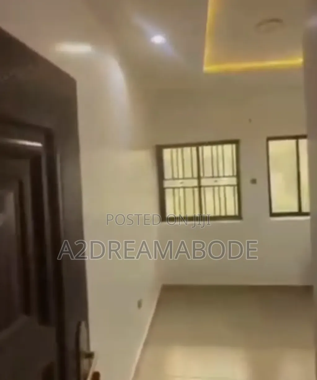 3bdrm Apartment in Magodo Phase 2 for rent