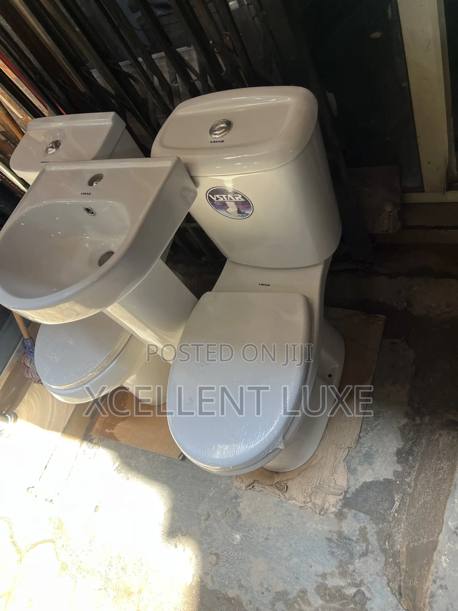 Vstar Wc  Set. With Quality Flushing System.