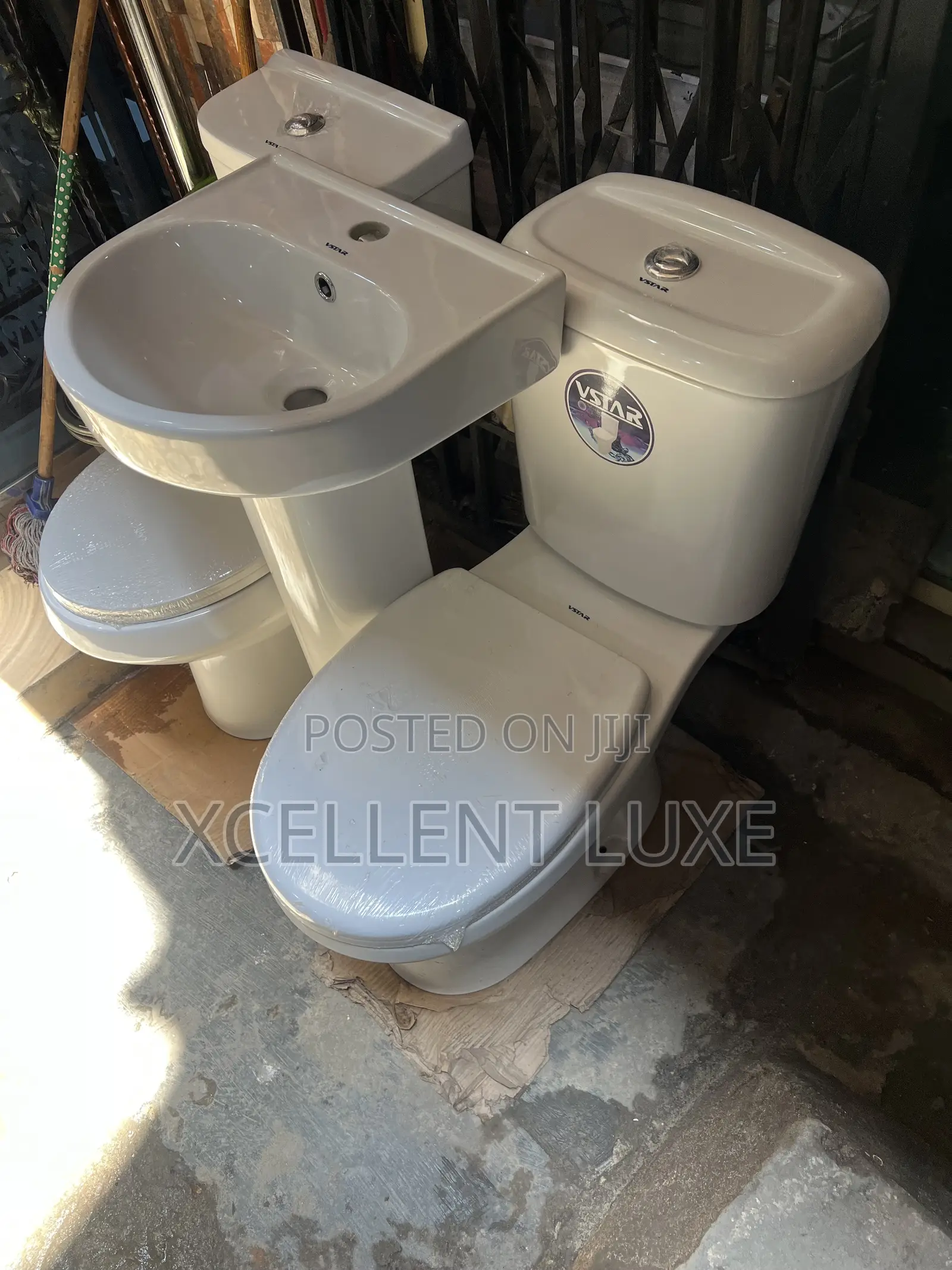 Vstar Wc  Set. With Quality Flushing System.