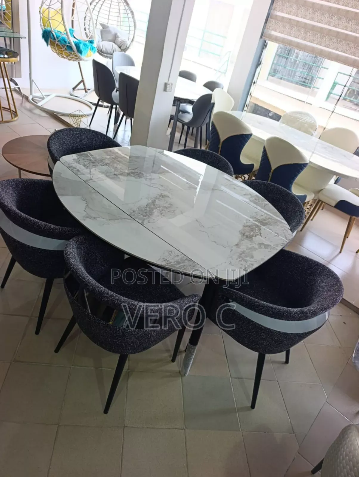 Quality Convertible Dining Set for 6 Seaters.