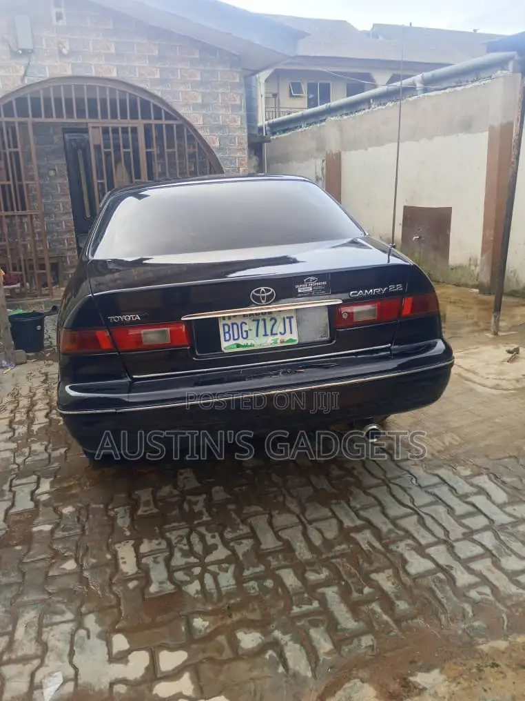 Toyota Camry 2000 Black